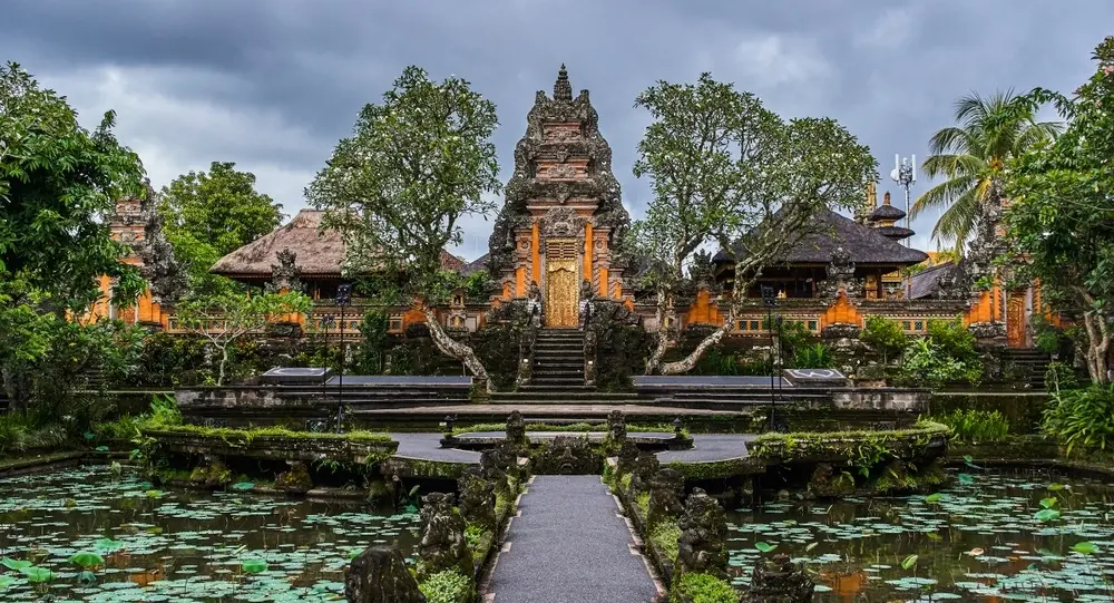 Bali: Nature, Traditions and Beach